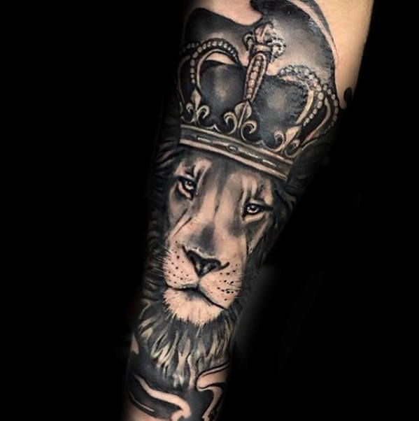 tatuaje leon antebrazo para hombre 08