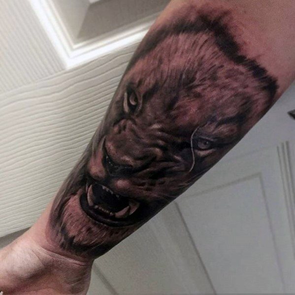 tatuaje leon antebrazo para hombre 19