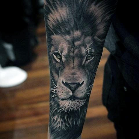 tatuaje leon antebrazo para hombre 21