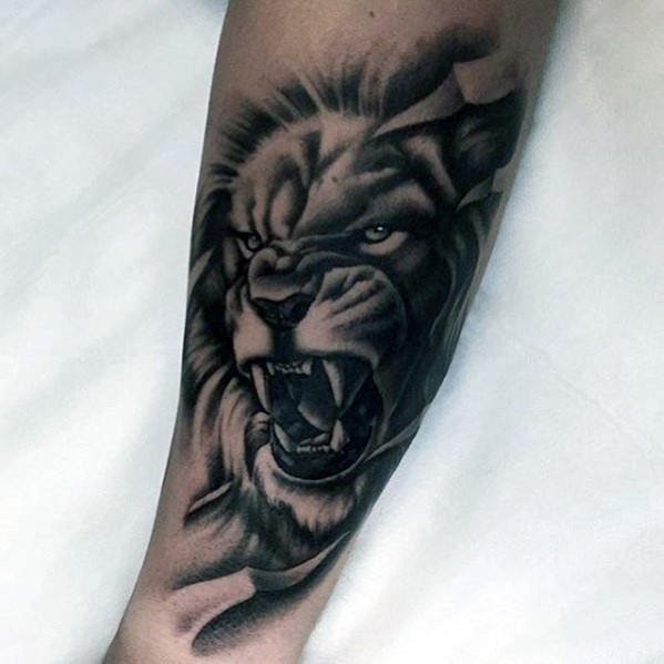 tatuaje leon antebrazo para hombre 35