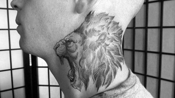 tatuaje leon cuello para hombre 12