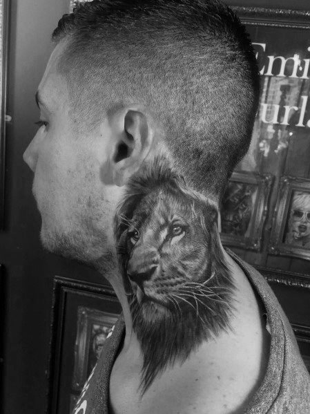 tatuaje leon cuello para hombre 20