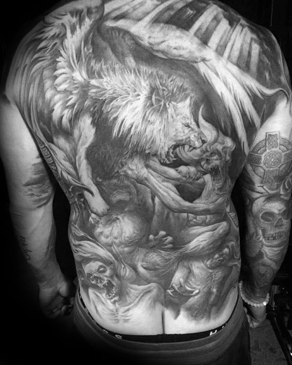 tatuaje leon espalda para hombre 15