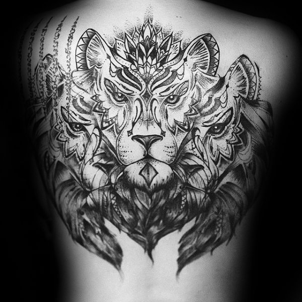 tatuaje leon espalda para hombre 18