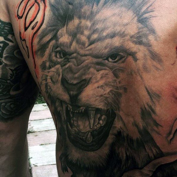 tatuaje leon espalda para hombre 21