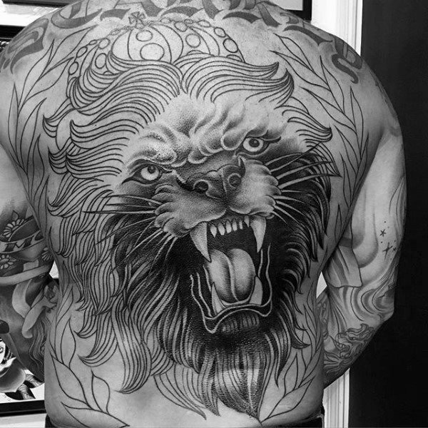 tatuaje leon espalda para hombre 24