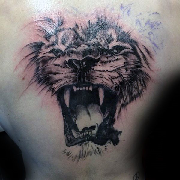 tatuaje leon espalda para hombre 29