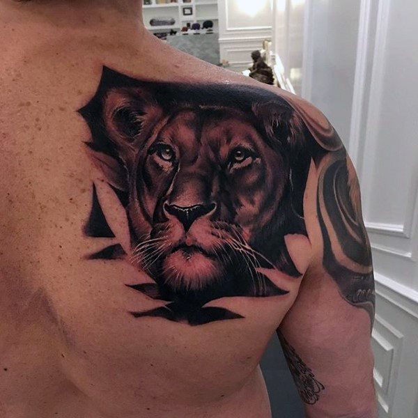 tatuaje leon espalda para hombre 33