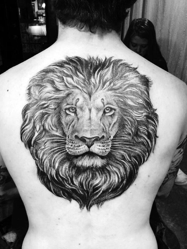 tatuaje leon espalda para hombre 38