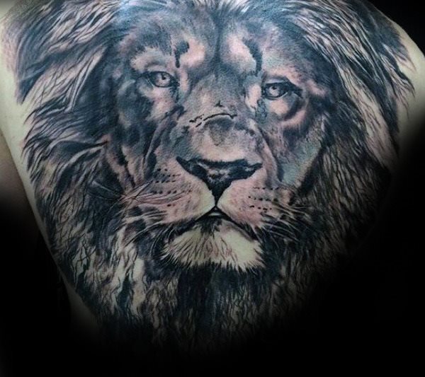 tatuaje leon espalda para hombre 39