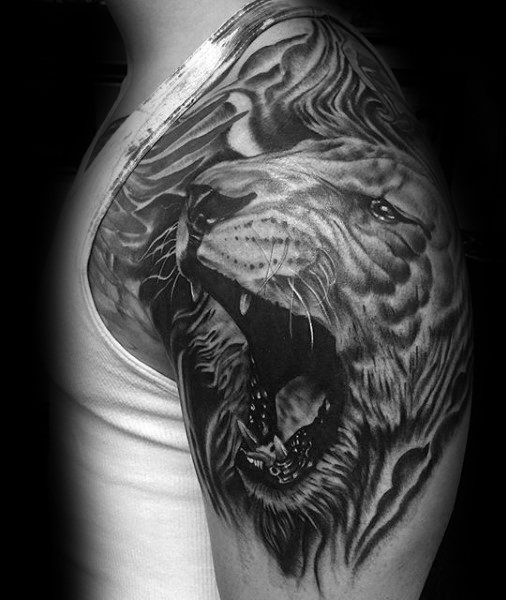 tatuaje leon hombro para hombre 01