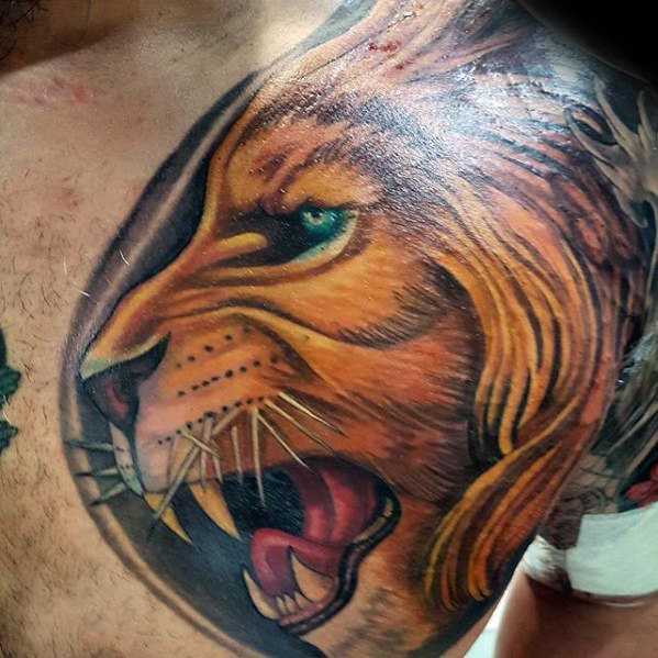 tatuaje leon hombro para hombre 06