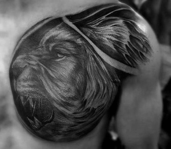 tatuaje leon hombro para hombre 07