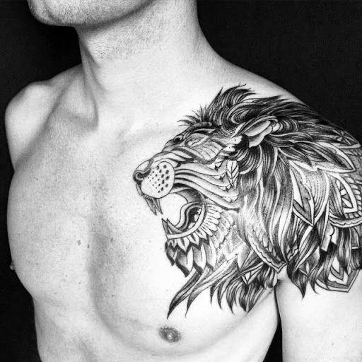 tatuaje leon hombro para hombre 09