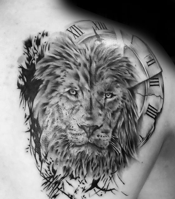 tatuaje leon hombro para hombre 10