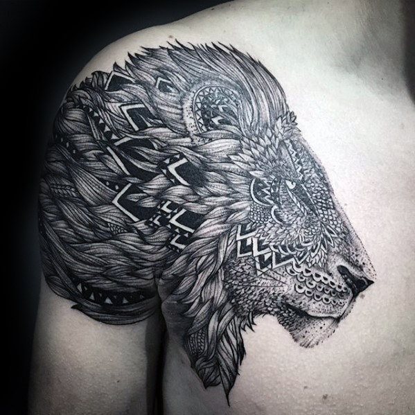 tatuaje leon hombro para hombre 28