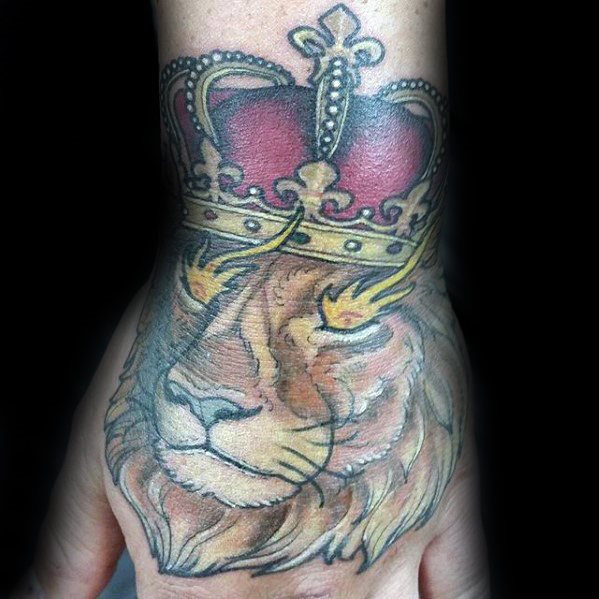 tatuaje leon mano para hombre 11
