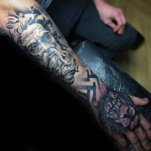 tatuaje leon mano para hombre 17