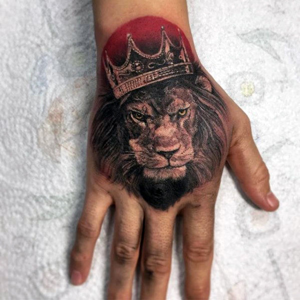 tatuaje leon mano para hombre 21