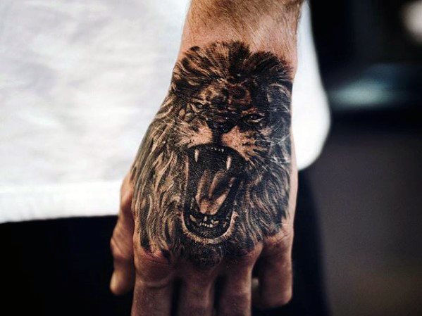 tatuaje leon mano para hombre 25