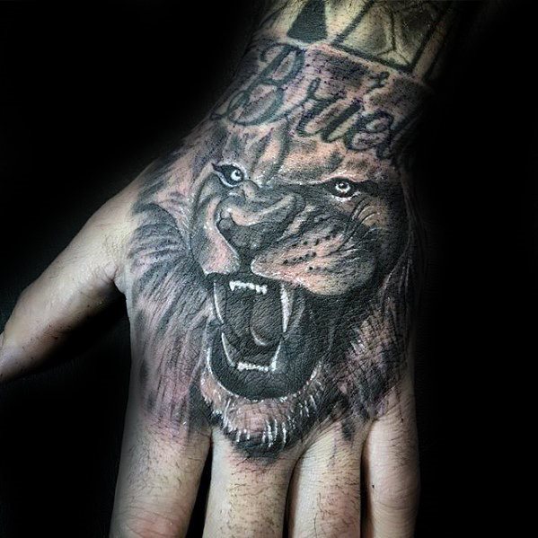 tatuaje leon mano para hombre 27