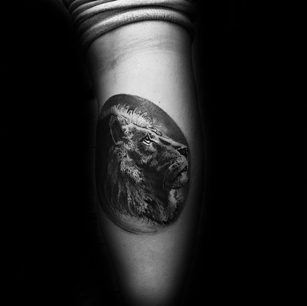 tatuaje leon pierna para hombre 24
