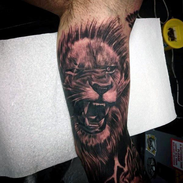 tatuaje manga leon para hombre 36