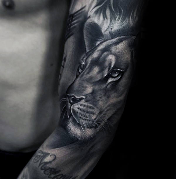 tatuaje manga leon para hombre 41
