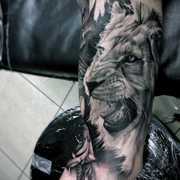 tatuaje manga leon para hombre 43