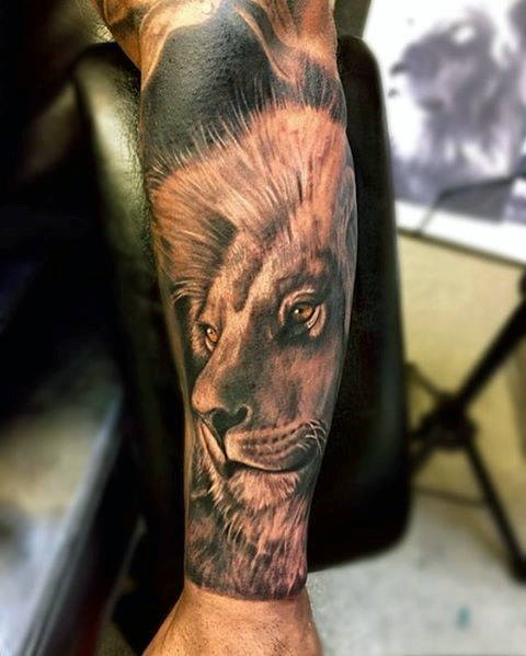 tatuaje manga leon para hombre 51