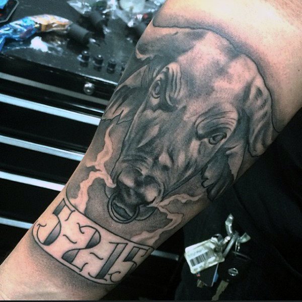 tatuaje toro para hombre 18