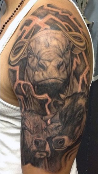 tatuaje toro para hombre 23