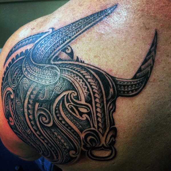 tatuaje toro para hombre 24