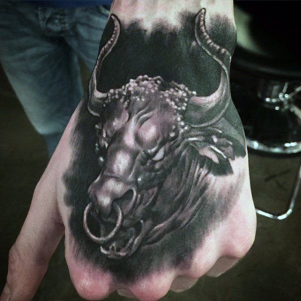 tatuaje toro para hombre 53