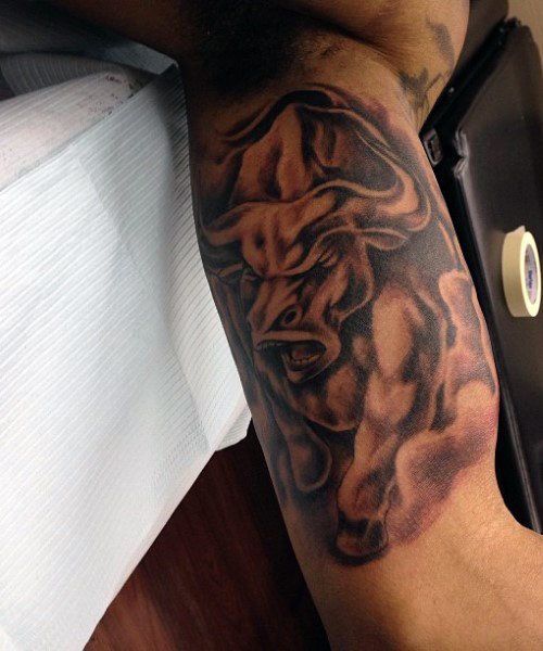 tatuaje toro para hombre 59