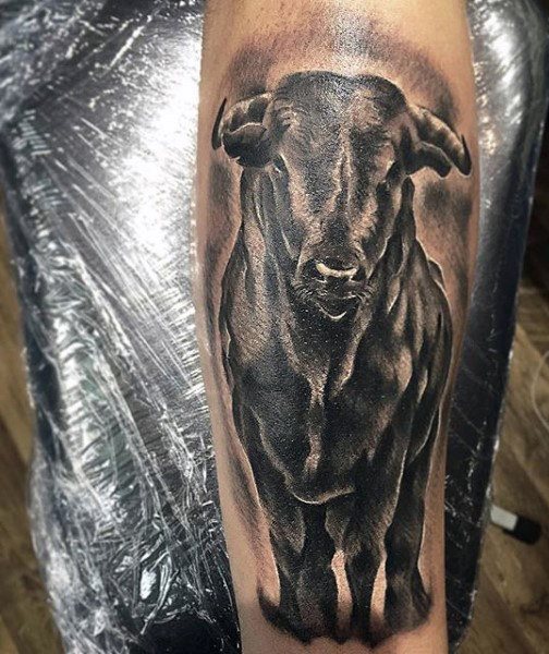 tatuaje toro para hombre 62