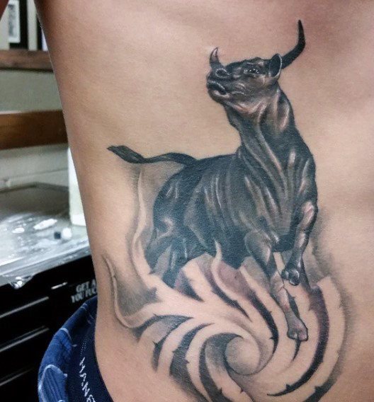 tatuaje toro para hombre 70