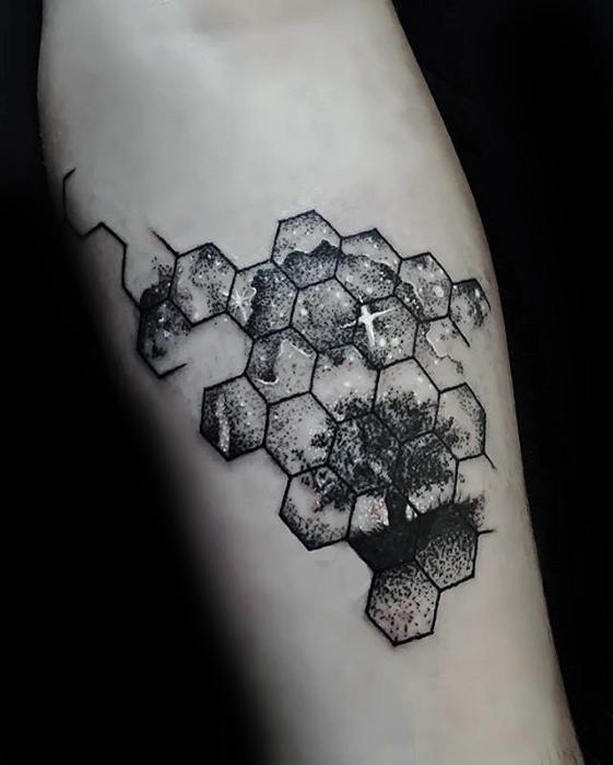 pequeno tatuaje arbol para hombre 08
