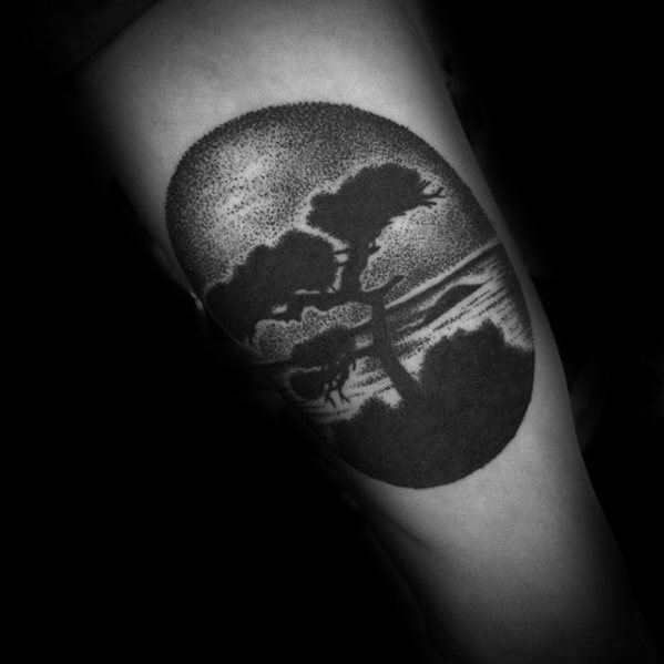 pequeno tatuaje arbol para hombre 14