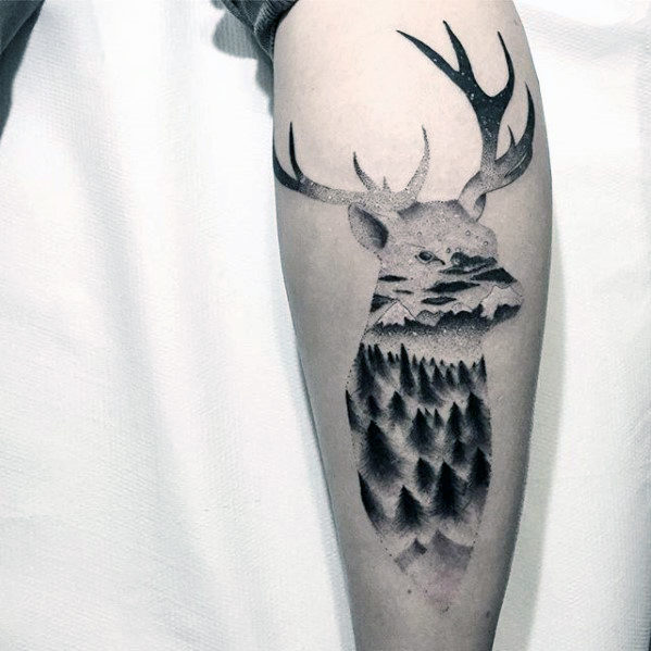 pequeno tatuaje arbol para hombre 16