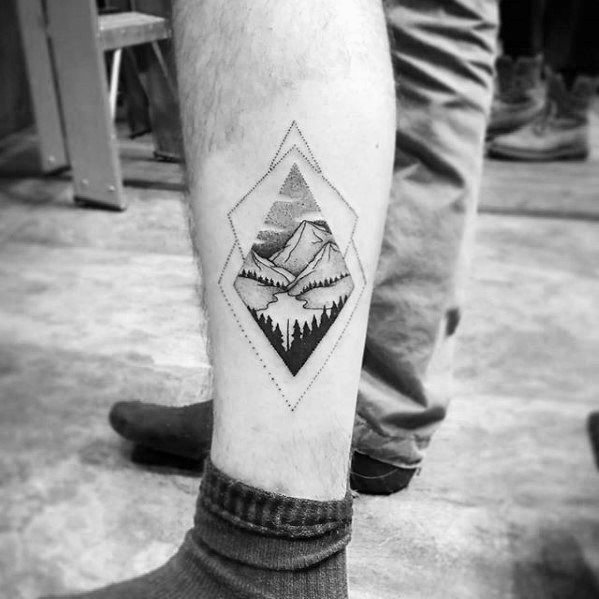 pequeno tatuaje arbol para hombre 28