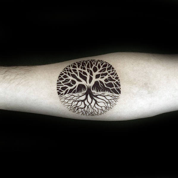 pequeno tatuaje arbol para hombre 42