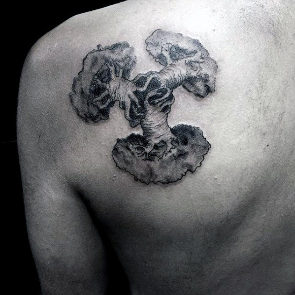 pequeno tatuaje arbol para hombre 47