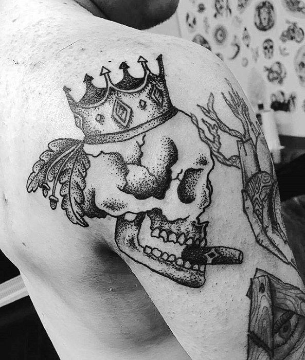 pequeno tatuaje calavera para hombre 10