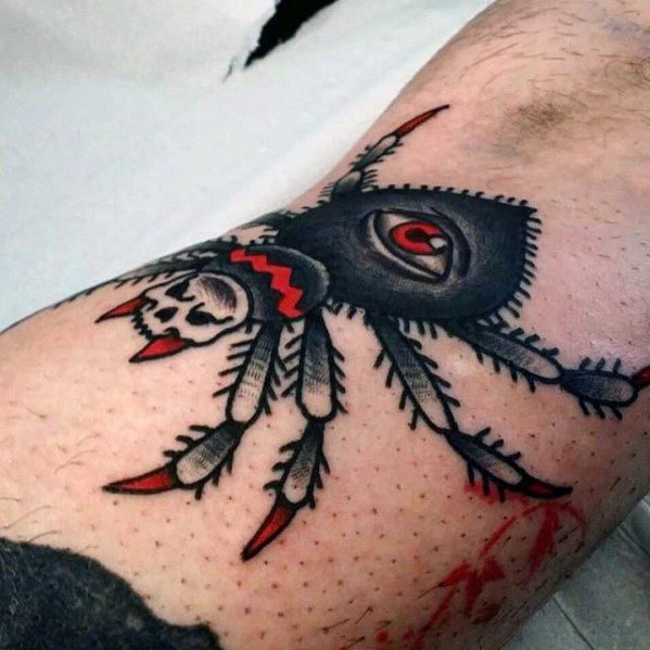 pequeno tatuaje calavera para hombre 16