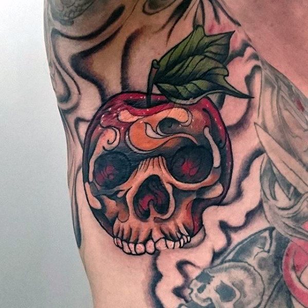 pequeno tatuaje calavera para hombre 29