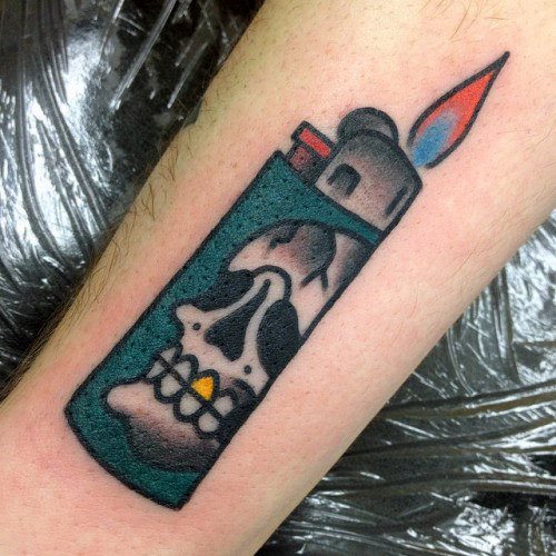 pequeno tatuaje calavera para hombre 34