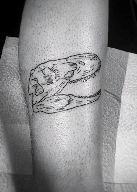 pequeno tatuaje calavera para hombre 41