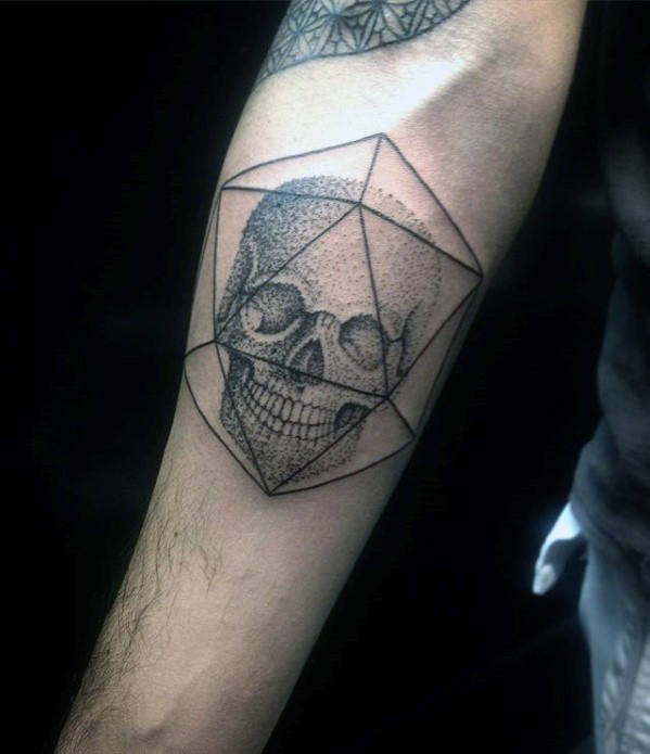 pequeno tatuaje calavera para hombre 43