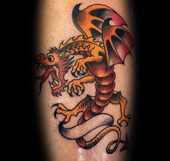 pequeno tatuaje dragon para hombre 03